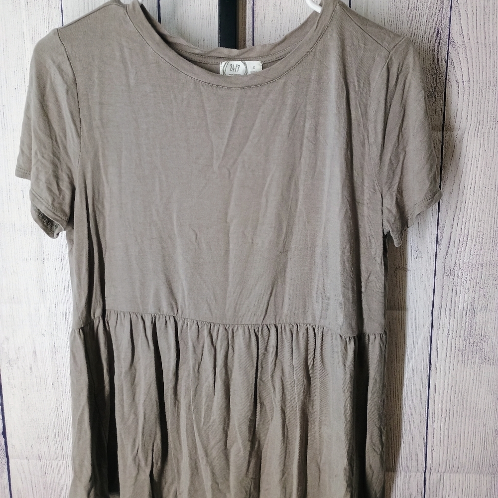 Maurices Flowy Top Size Small